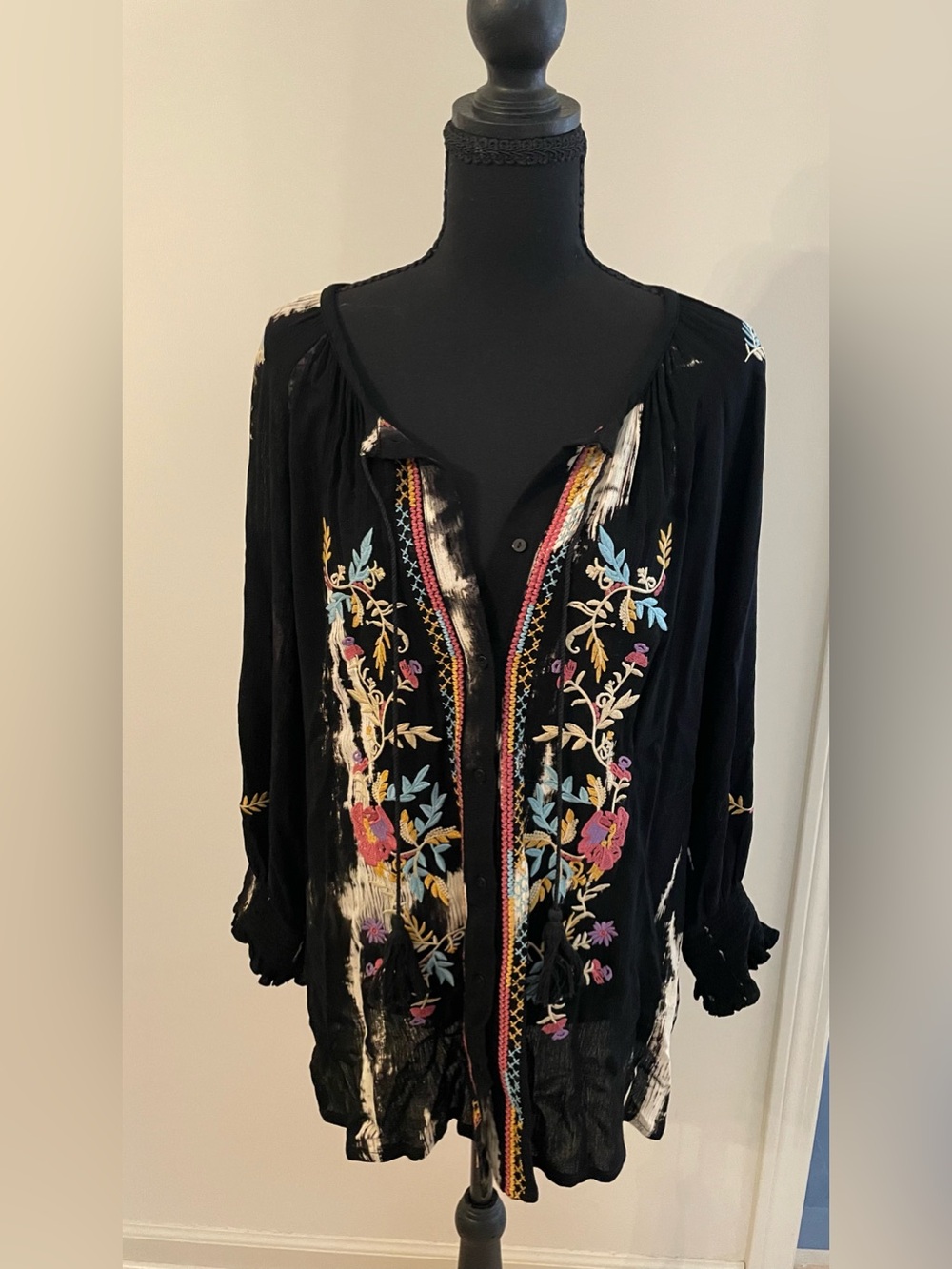 CALESSA  Boho Black Floral Embroidered Button-Front Blouse Lightweight Large